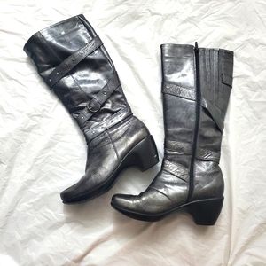 Naot Women's Dark Silver Shiny Shoes Size: 39 EU / 7.5 US